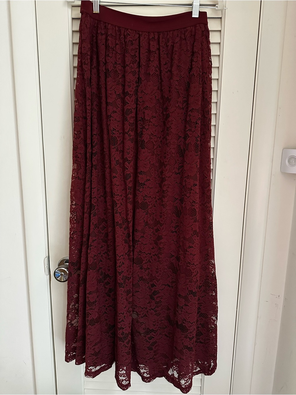 Women's Burgundy Lace Maxi Skirt  Size: Large